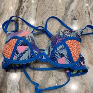 Size Small reversible swim